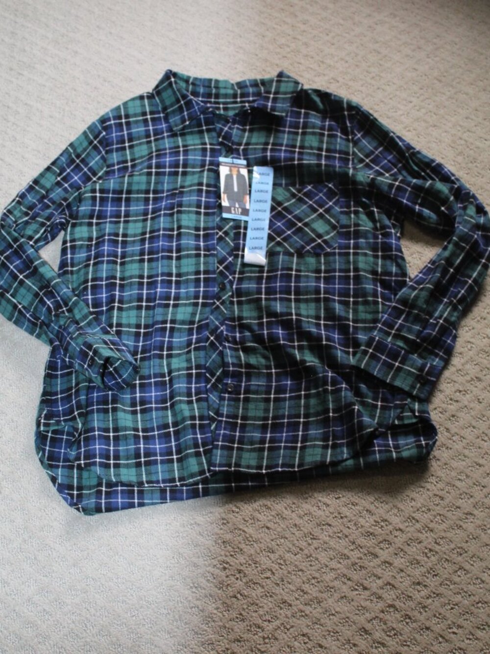 NWT Gap Size L Navy Blue and Green Plaid Relaxed Fit Long Sleeve Flannel Shirt